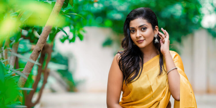 கனவிலிருந்து புகழின் வெளிச்சத்திற்கு: மாடலிங் துறையில் தனக்கென அடையாளம் பதிக்கும் நடிகை காயத்ரி!
